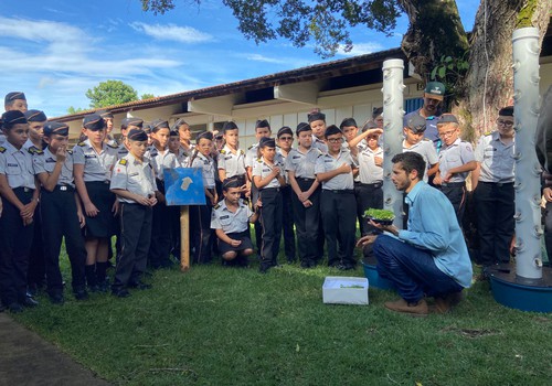 Sicoob Credicopa instala hortas verticais no Colégio Tiradentes e incentiva a sustentabilidade