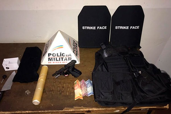 Após denúncia de tráfico e roubo, PM prende jovem com arma, drogas e munições em Patrocínio
