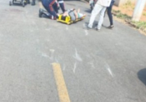 Motociclista fica ferido após bater em cachorro que atravessou rua no Jardim Quebec, em Patos de Minas