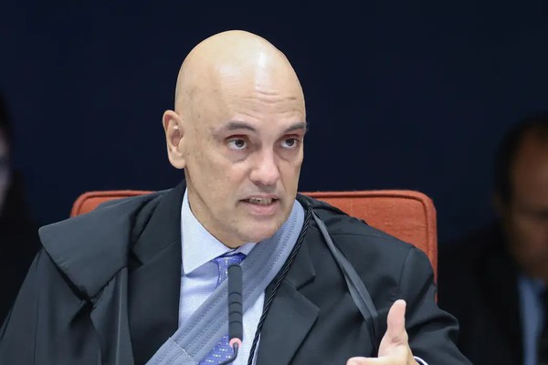 Moraes decide não prender Bolsonaro por descumprimento de cautelar