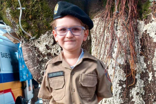 Militares de Patos de Minas realizam sonho de garotinho que sonha em ser policial militar