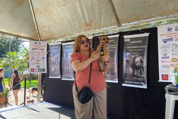 Adoção, microchipagem e conscientização marcam evento contra a crueldade animal em Patos de Minas