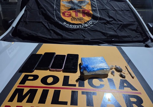 PM Rodoviária aborda carro com 3 jovens na MGC 354 e apreende droga avaliada em R$ 40 mil