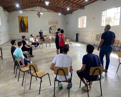 Trupe Retalhos e Remendos prepara encenação emocionante para a Sexta-feira da Paixão em Patos de Minas