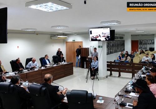 Vereador aponta irregularidades, pede suspensão da CPI da Saúde e provoca bate-boca na Câmara
