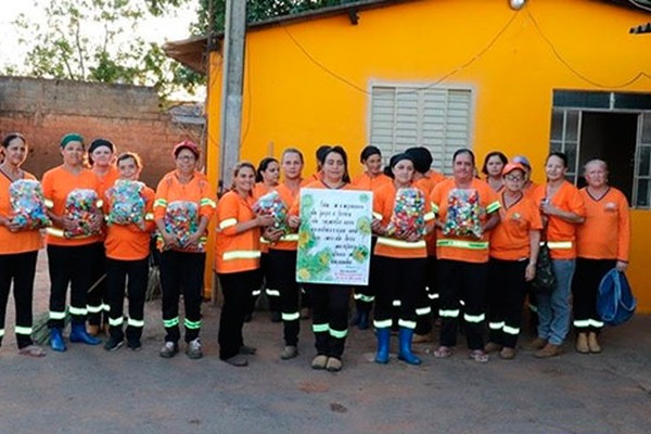 Garis de Carmo do Paranaíba recolhem 7 mil tampas de garrafas e encaminham para o Hospital de Barretos 