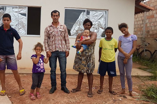 Família com seis filhos pequenos é despejada de casa e inicia 2018 com um pedido de socorro