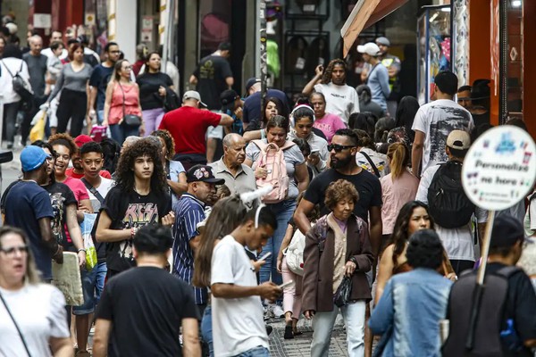 Salários diminuem pobreza em 22 regiões metropolitanas