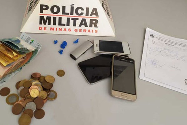 Seis pessoas são presas com drogas, dinheiro e telefone celular em Lagoa Grande