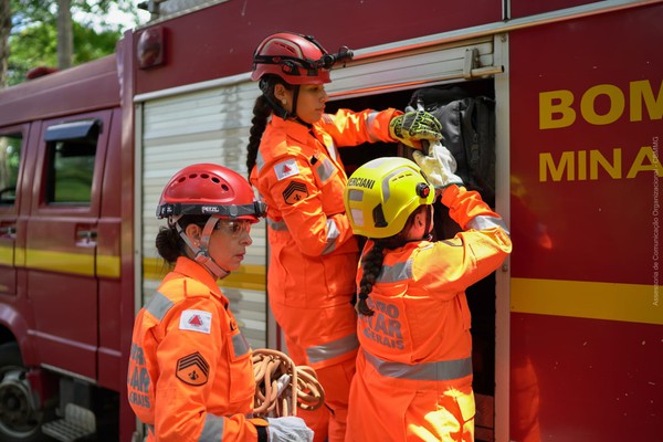 Corpo de Bombeiros abre 342 vagas em concurso público com salários que podem chegar a R$ 11 mil