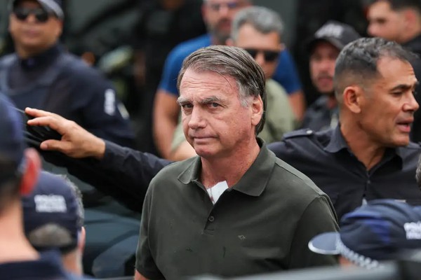 Bolsonaro cita paranoia em audiência de custódia; prisão é mantida