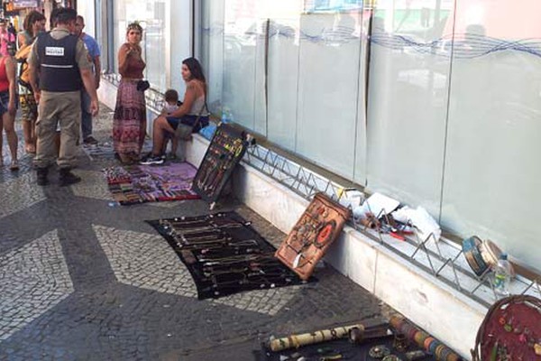 Aglomeração de hippies na principal rua de Patos de Minas vira alvo de reclamações