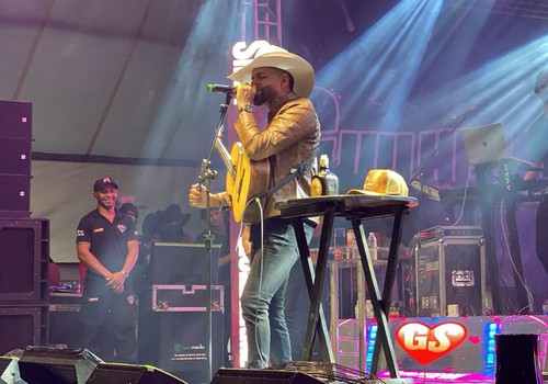 Guilherme Silva canta o sucesso “Doido Doido” na Fenapraça 2026 e faz o público dançar; veja ao vivo