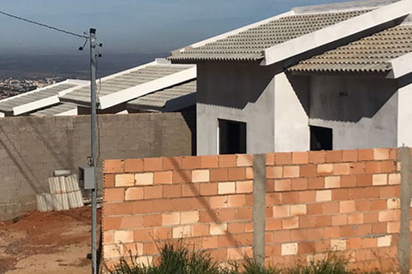 Construtora anuncia casas em Patos de Minas com parcelas a partir de R$390,00 