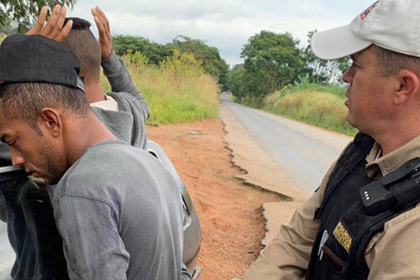 Polícia Militar Rodoviária prende foragido da Justiça de Goiás na MG230 