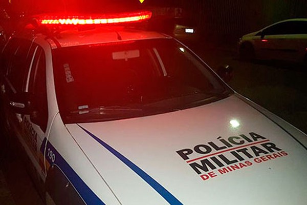 Sargento de Uberlândia é preso em Areado por disparos, xinga policiais e danifica a viatura da PM