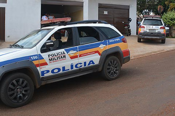 Criminosos rendem funcionários e, de arma em punho, assaltam padaria em Patos de Minas