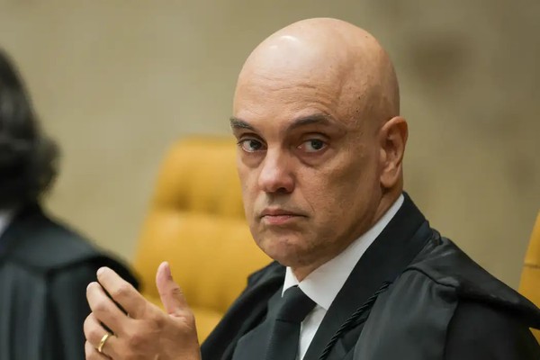 Moraes compara atos de Eduardo Bolsonaro nos EUA a tentativa de golpe