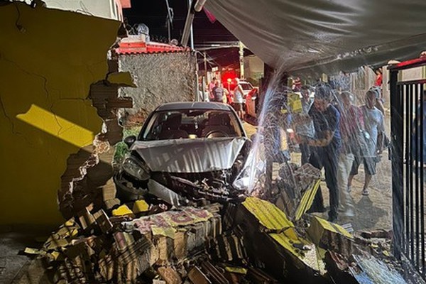 Motorista passa mal, perde o controle da direção e causa estragos no bairro Nova Floresta