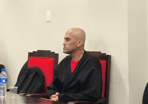 Homem que abraçou, beijou e esfaqueou a mulher até a morte na frente dos filhos é condenado a 75 anos de prisão