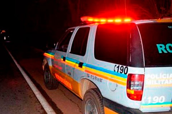 Passageiro de automóvel é preso com dois mandados de prisão na MGC354, em Patos de Minas