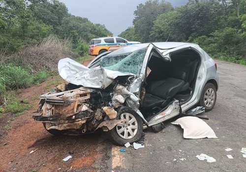 Grávida morre e jovem fica gravemente ferido em batida violenta com motorista alcoolizado que dormiu ao volante na MG 181