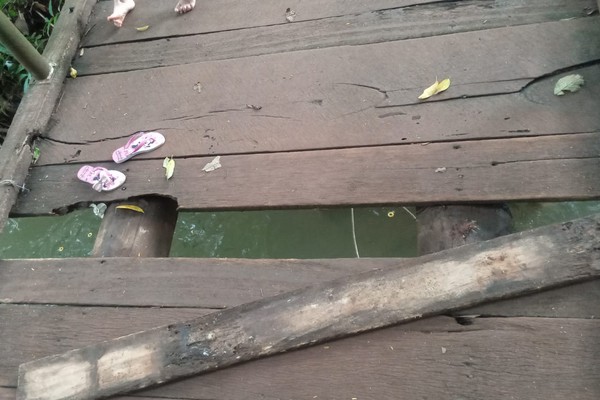 Pai reclama de acidente com a filha em ponte danificada no Mocambo e cobra providências