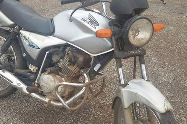 Motocicleta furtada em Patos de Minas é recuperada pela Polícia Rodoviária na MGC 354 próximo à Presidente Olegário