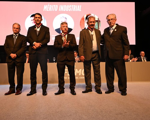 Empresário patense é homenageado pela FIEMG durante celebração do Dia da Indústria 2026