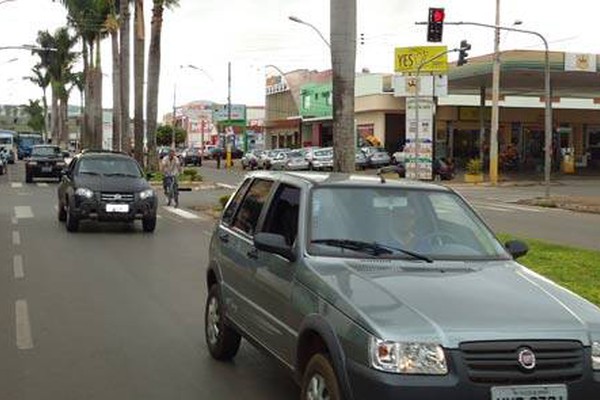 Prefeitura instala semáforos em cruzamentos com maiores riscos de acidentes
