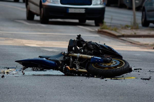 Motociclista atingido violentamente por caminhonete em MG será indenizado em mais de R$ 15 mil