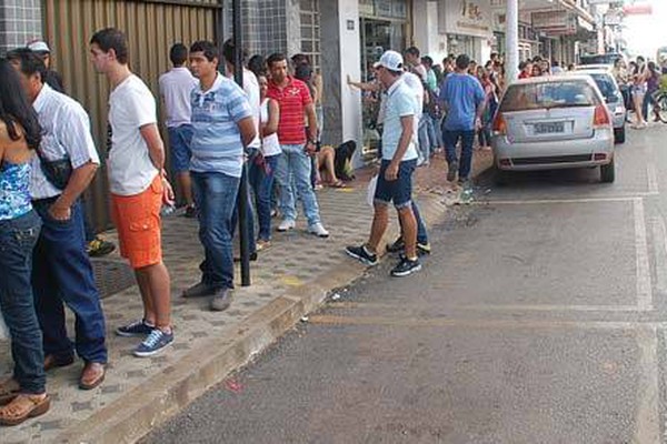 Penúltimo dia para fazer o título de eleitor é marcado por filas em Patos de Minas