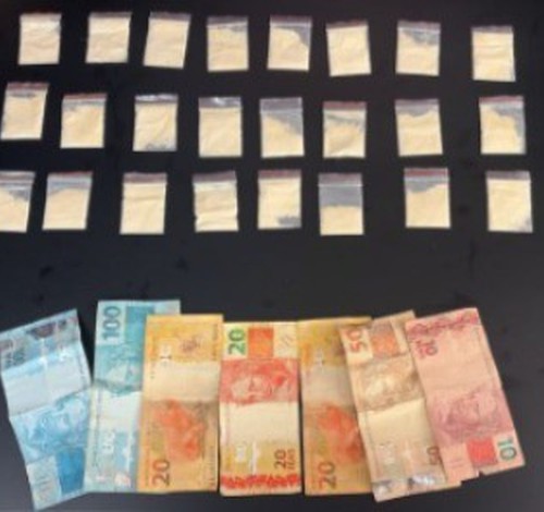 Casal acusado de promover delivery de drogas em Patrocínio é preso com 24 papelotes de cocaína