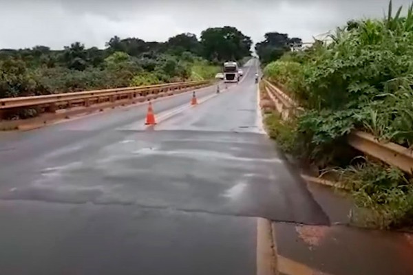 DNIT interrompe completamente trânsito na ponte sobre o Córrego dos Vieiras, na BR 365