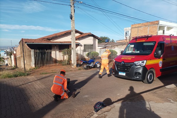 Motociclista fica ferido em mais um acidente em cruzamento perigoso no bairro Nova Floresta