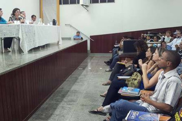 Reitoria explica situação da UFU em Patos de Minas para estudantes e professores