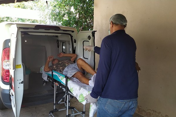 Homem de 56 anos perde movimentos do corpo e família implora por tratamento em Patos de Minas