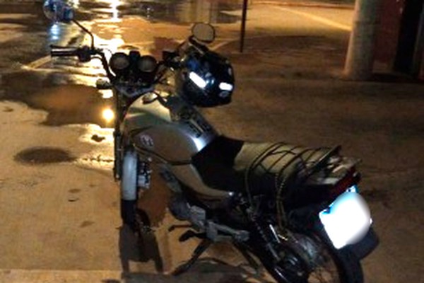 Motociclista cai sozinho em cruzamento e acaba preso com um dos maiores limites de embriaguez já registrados