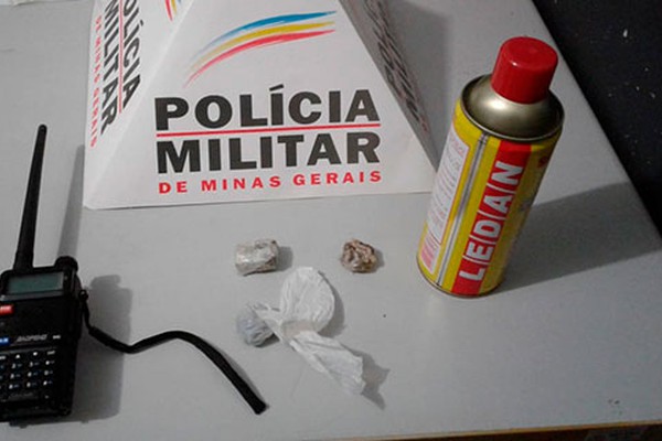 PM vai até chácara em Patos de Minas, prende jovens com drogas e desmonta festa
