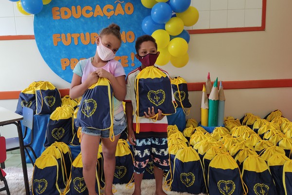 Instituição Filantrópica realiza doação de kits escolares para mais de 80 crianças em Patos de Minas