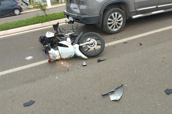 Motociclista sofre fratura após atingir caminhonete que parou em faixa de pedestre, na av. Marabá