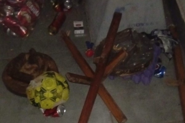 Homem é preso após golpear companheira com pedaço de madeira na frente de crianças em Patos de Minas