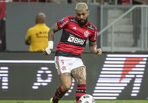 Torcida homenageia Gabigol no Carioca e Bruno Henrique declara apoio; confira detalhes da suspensão do jogador