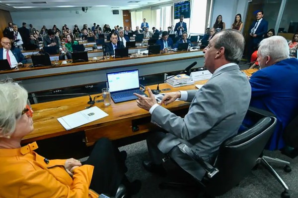 PEC do fim da reeleição para chefes do Executivo avança no Senado