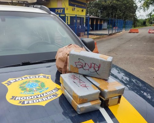 PRF prende passageira transportando tabletes de crack em ônibus na BR365, em Patos de Minas