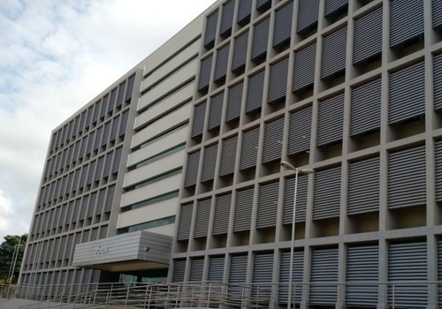 Mãe de aluna é indiciada por desacato após discussão com professora em escola de Patos de Minas
