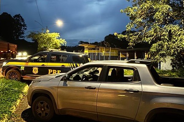 PRF intercepta Fiat Toro roubada e clonada na BR-365 e prende condutor por receptação