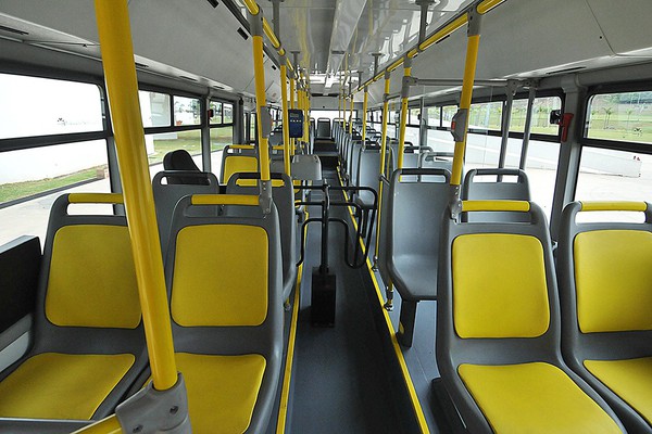 Empresa de ônibus vai ter que pagar mais de R$20 mil por fechar porta no pé de passageira em MG