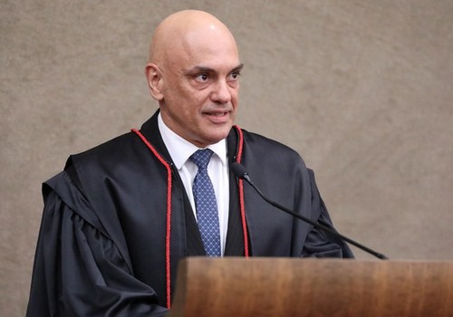 Ministro Alexandre de Moraes é empossado presidente do TSE em sessão solene