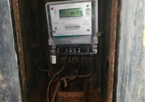 Homem é preso ao ser flagrado tentando furtar fiação elétrica de residência no Centro de Patos de Minas